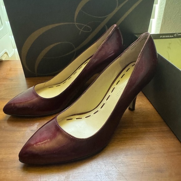 Elegant Burgundy Heels by Enzio Angiolini. Women’s sized 6 - Picture 3 of 10